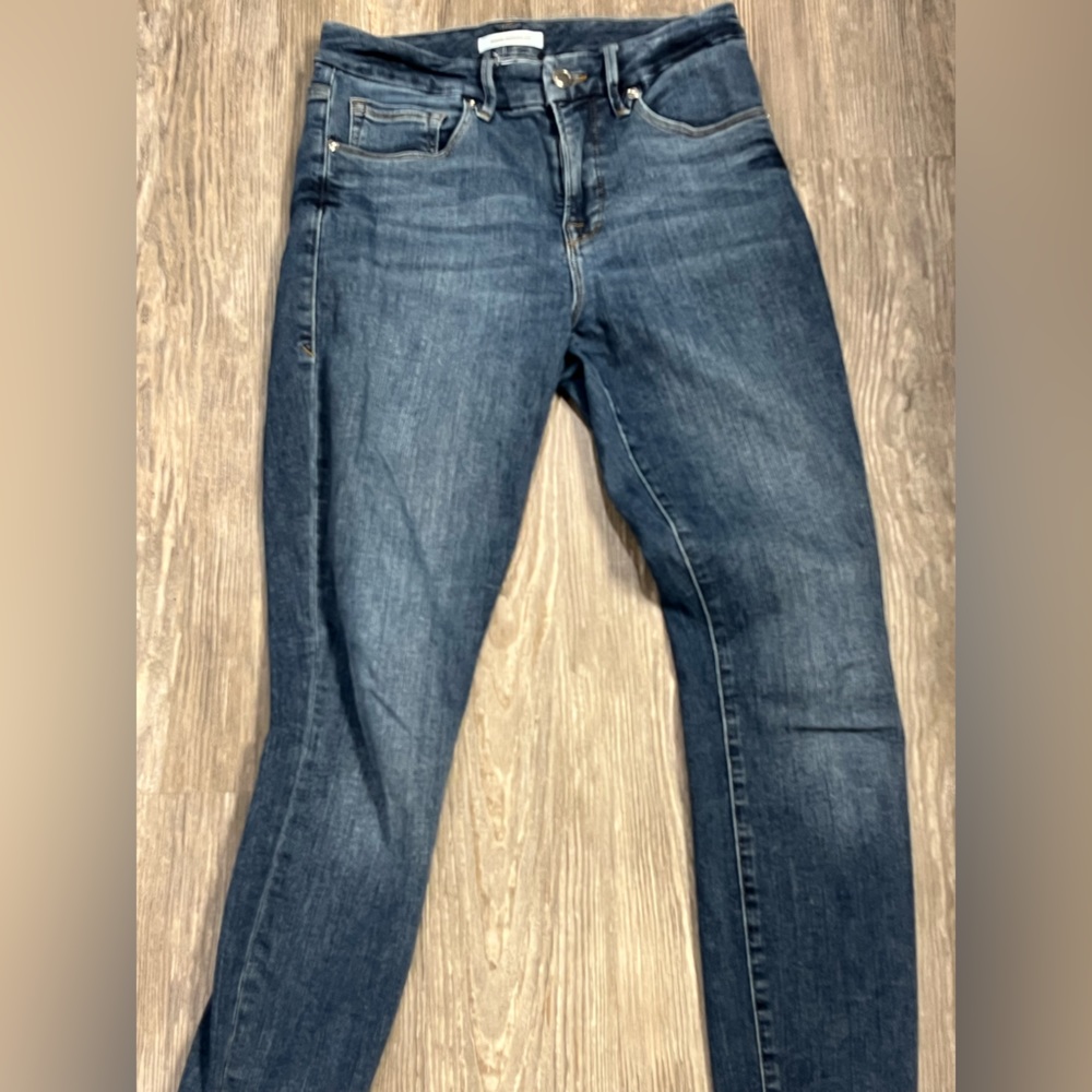 Good American Women's Skinny Jeans in Medium Blue Denim - Picture 2 of 3